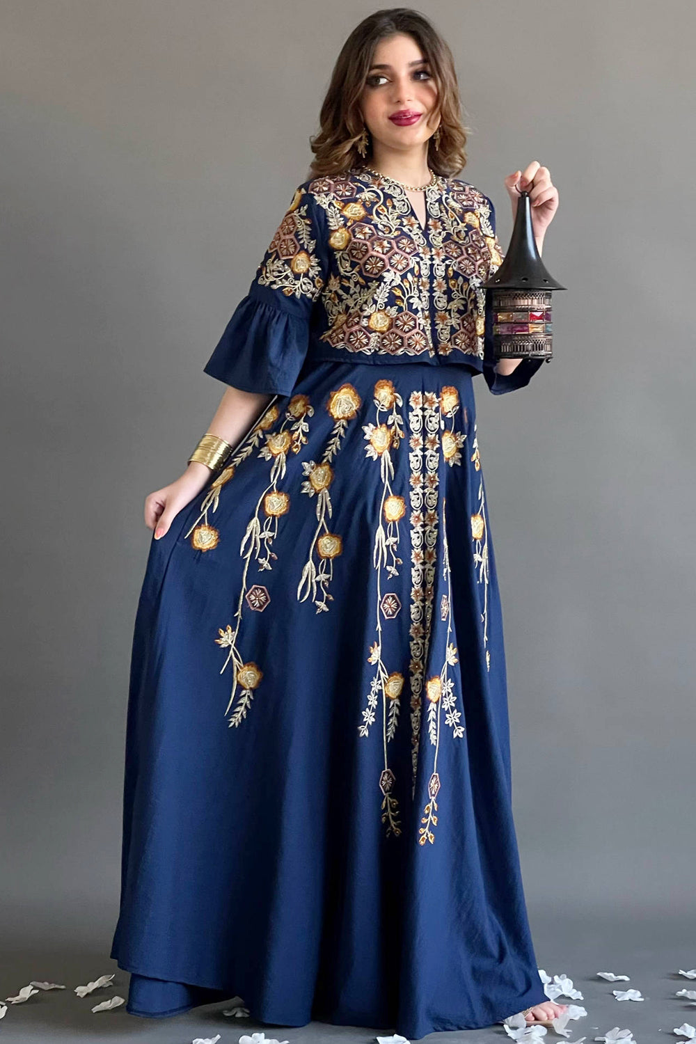 Jalabiya with wide hayr sleeves and floral embroidery