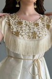 Kuwaiti jalabiya with split detail and decorated with a beige fringe 