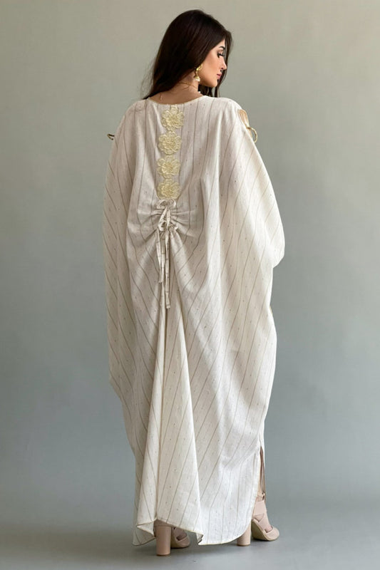 A striped bisht galabiya decorated with a golden, sugar-coloured qitan 