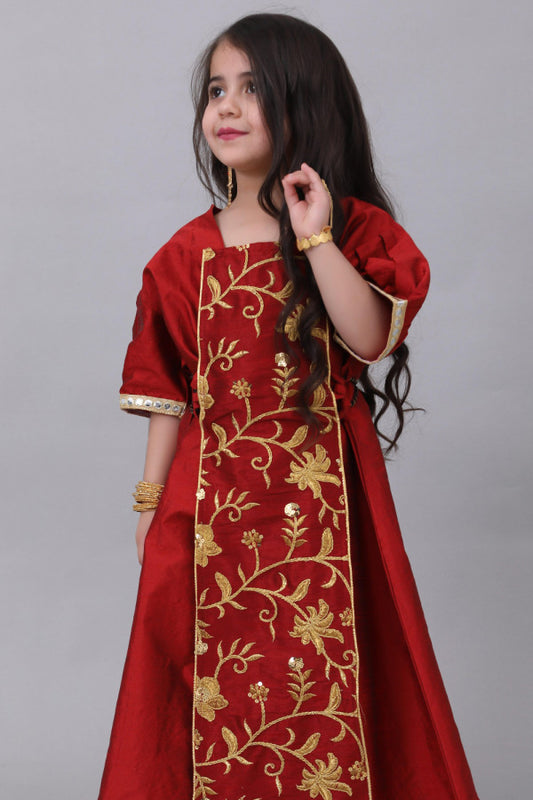 Girls' Shantoun robe with oriental design, embroidered in gold 