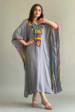 Bisht jalabiya, embroidered and decorated with grey-coloured scarves