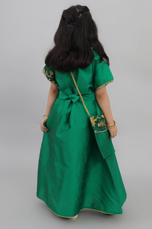 Girls' Shantoun jalabiya, embroidered with golden threads, green 