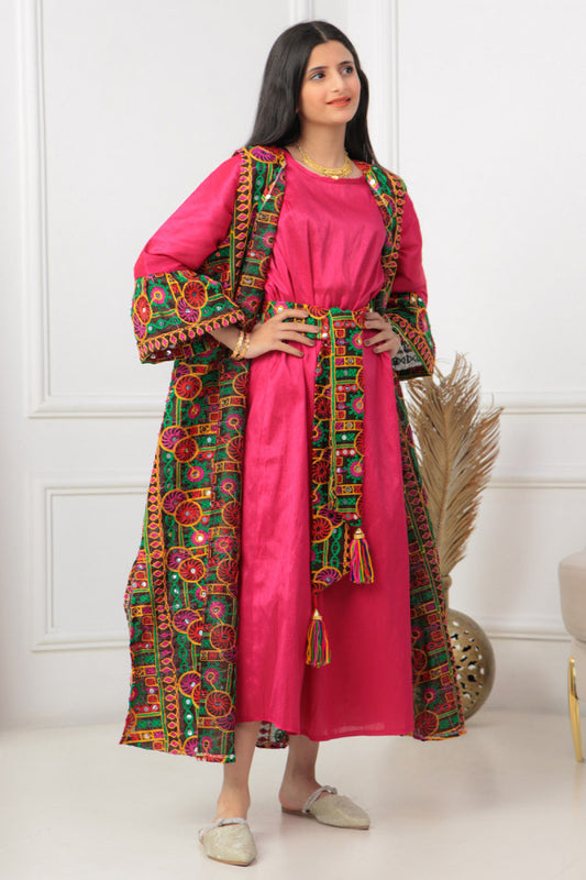 Girls' jalabiya, two pieces, embroidered with a fuchsia color belt 