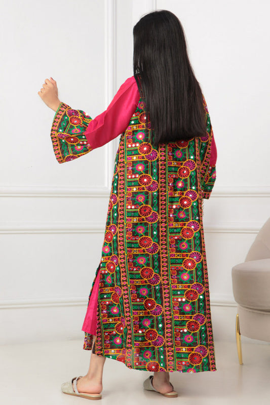 Girls' jalabiya, two pieces, embroidered with a fuchsia color belt 