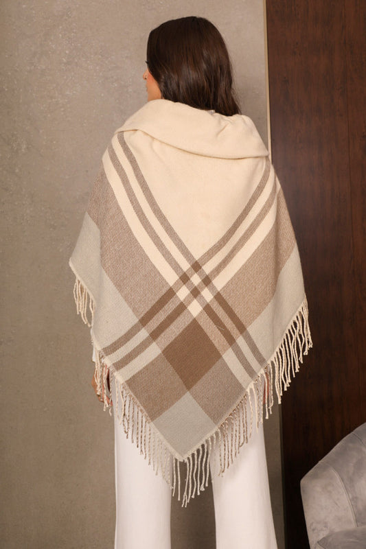 Elegant beige winter shawl with a triangle cut, beige colour 