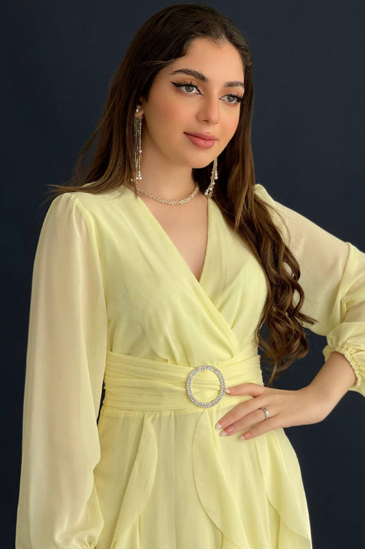 Elegant yellow chiffon dress with ruffles