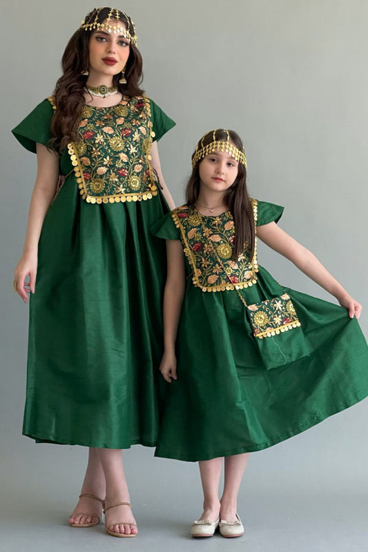 Girls' embroidered shantun robe on the chest, green 