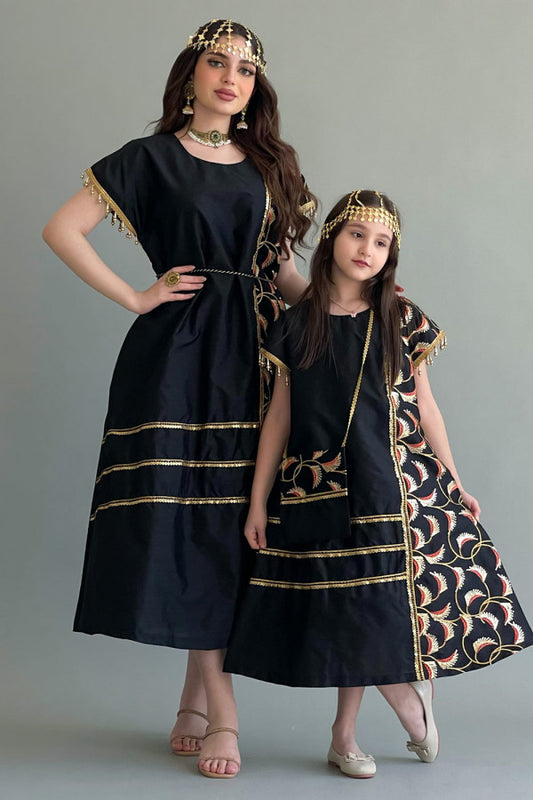 Kuwaiti girls' jalabiya, embroidered with sequins, black 