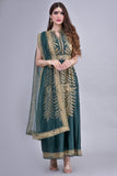 Jalabiya with an Indian design, embroidered with a green tulle shawl on the shoulder 