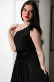 Evening dress with a pleated design on the chest, one shoulder, black color