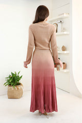 Long wavy dress with long sleeves, fuchsia color 