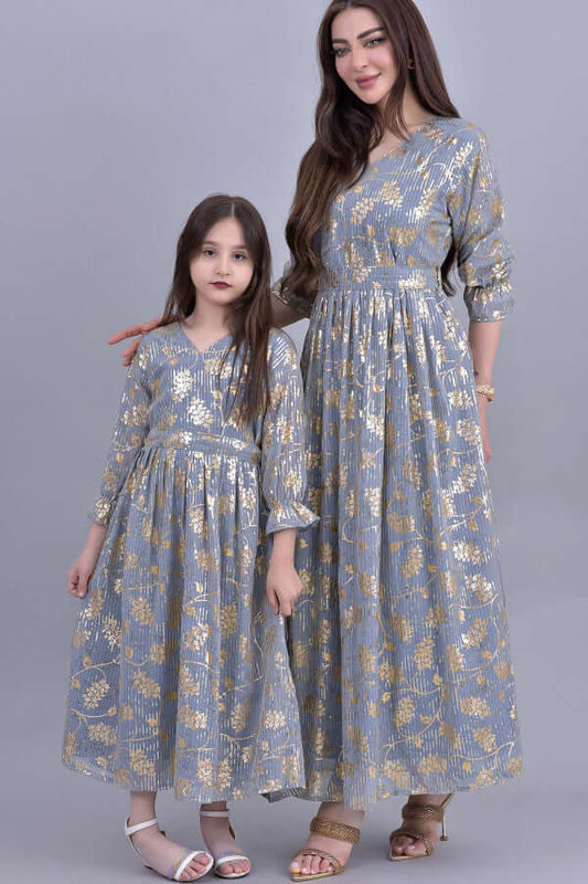 Girls' jalabiya with a dress design embroidered with gray-gold sequins