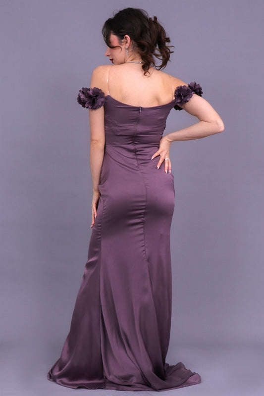 Satin evening dress with pleats and opening, mauve color