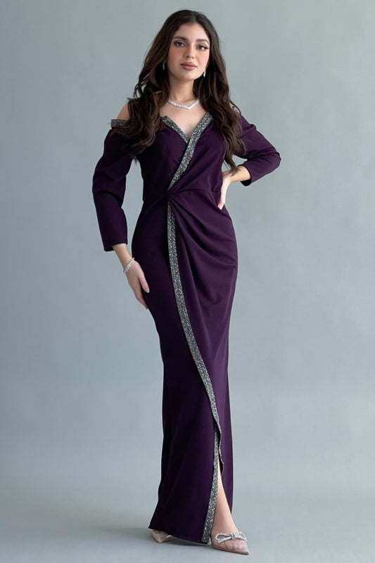 Wrap style jersey dress decorated with a crystal ribbon in mauve color