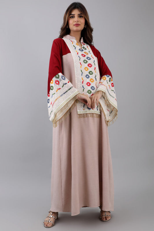 Jalabiya with cardigan sleeves, embroidered and decorated with beige Ceylon beads 