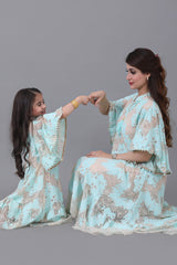 Girls' lace robe with elegant design