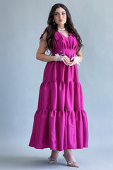 Long dress with layers and a bow on the shoulder, fuchsia color