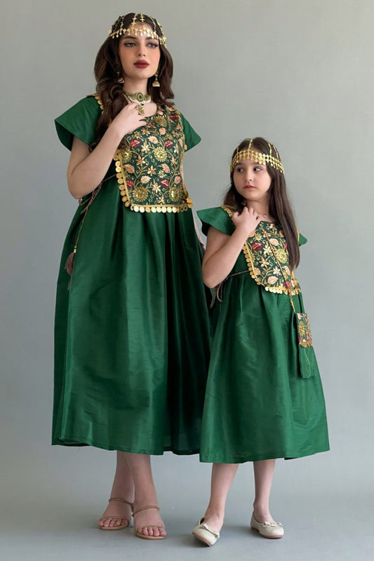 Girls' embroidered shantun robe on the chest, green 