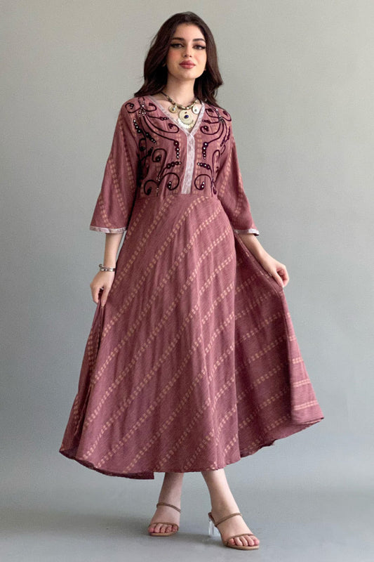 Jalabiya with cloche cut, embroidered in Oud colour