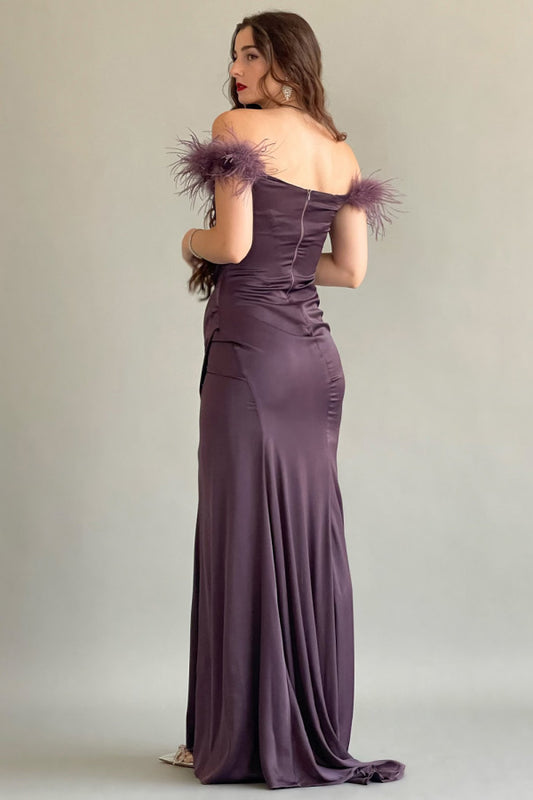 Satin dress decorated with mauve feathers