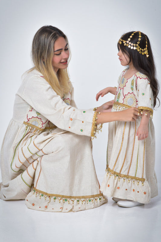 Girls' galabiya with embroidered lines and colorful patterns, decorated with beads and lullabies 