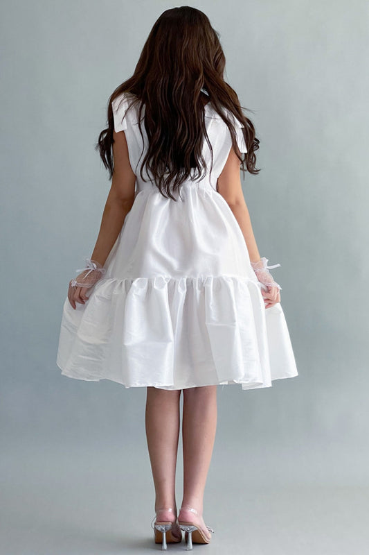 Short dress with a closed layer, white