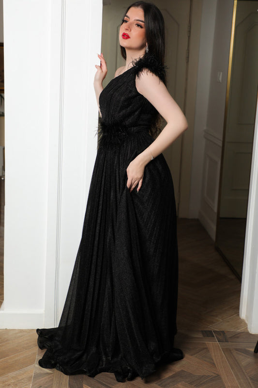 Evening dress with a pleated design on the chest, one shoulder, black color