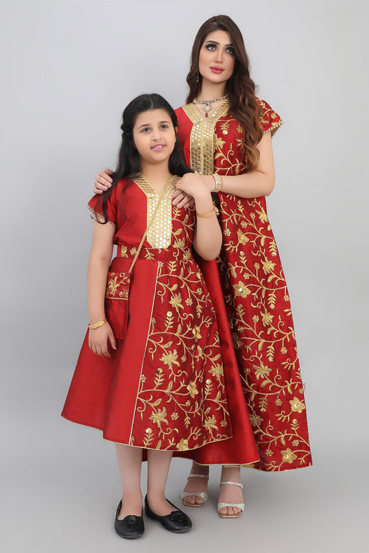 Girls' Shantoun robe, embroidered with golden threads, red 