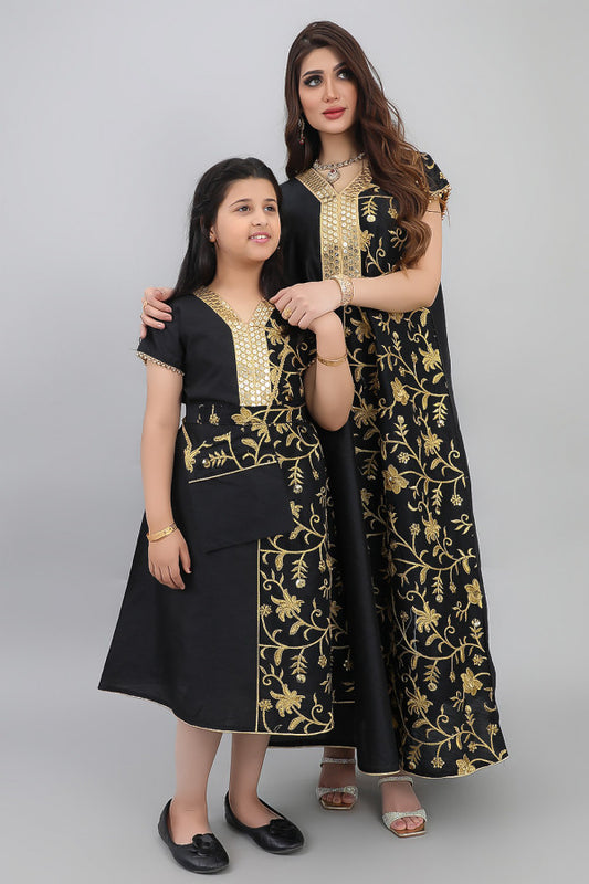 Girls' Shantoun jalabiya, embroidered with golden threads, black 