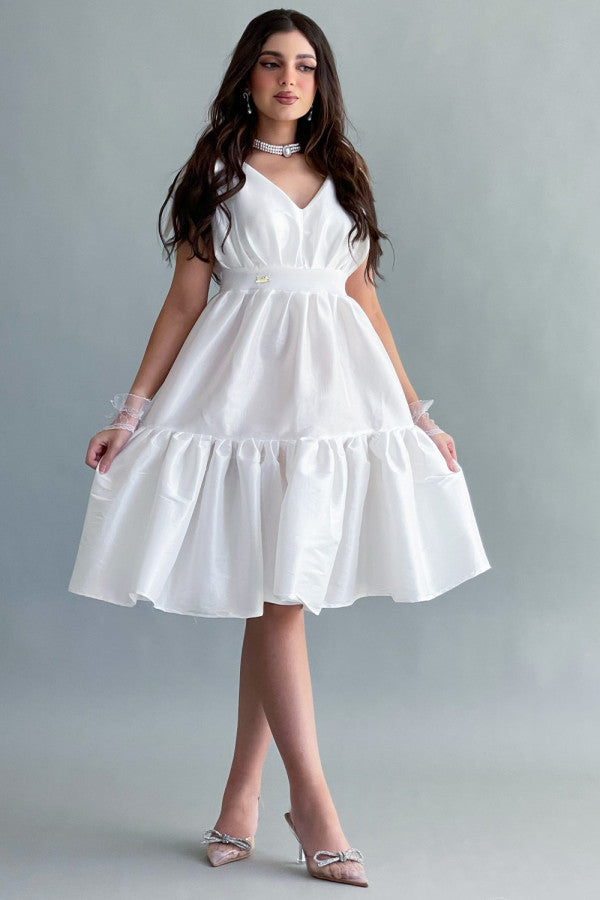 Short dress with a closed layer, white