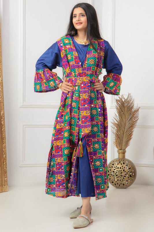 Girls' two-piece embroidered galabiya with an indigo belt 