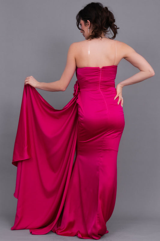 Evening dress with split design, fuchsia color