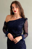 Asymmetric shoulder sequin dress decorated with feathers, navy blue