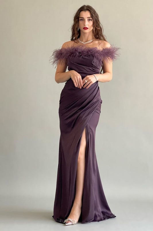 Satin dress decorated with mauve feathers