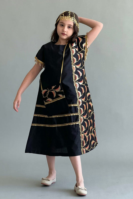 Kuwaiti girls' jalabiya, embroidered with sequins, black 