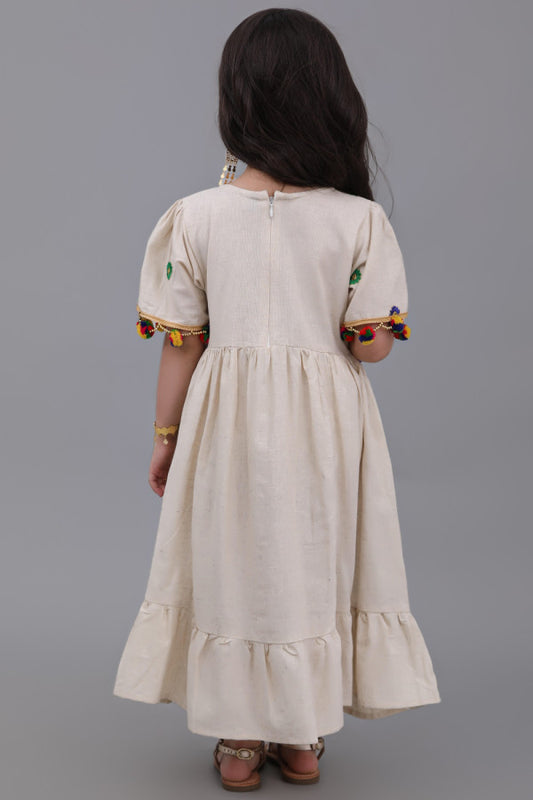 Girls' robe made of linen, embroidered with colorful patterns, beige 