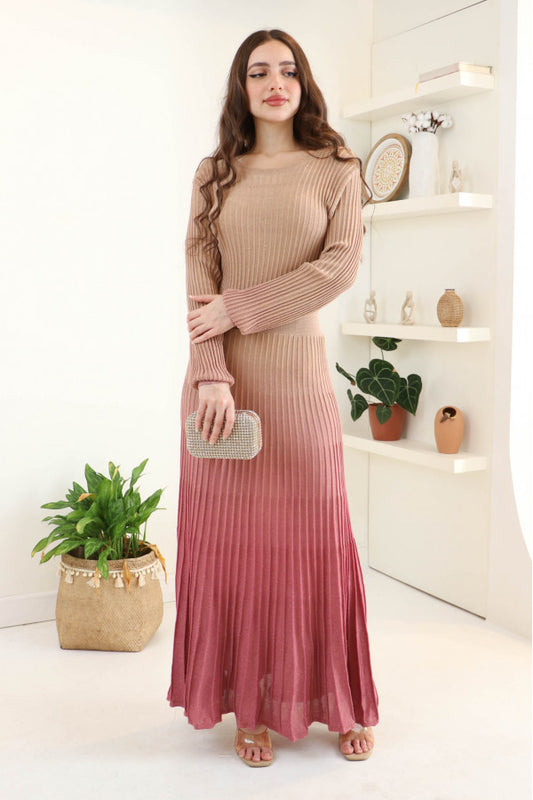 Long wavy dress with long sleeves, fuchsia color 