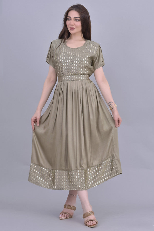 Jalabiya with embroidered pleated design with an olive-colored belt