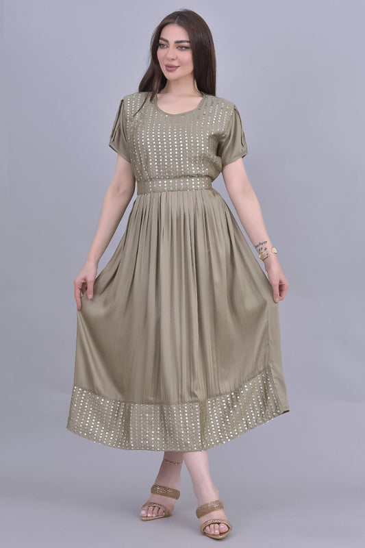 Jalabiya with embroidered pleated design with an olive-colored belt